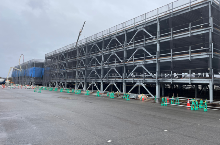 石川県加賀市　株式会社東芝様　立体駐車場新設工事にともなう刷毛引き仕上げ工事